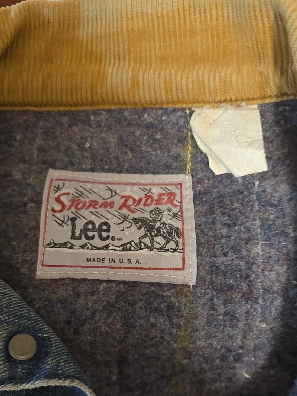 Lee Storm Rider Denim Jacket with Tan Corduroy Collar (1980-1985) - Picture 2 of 12